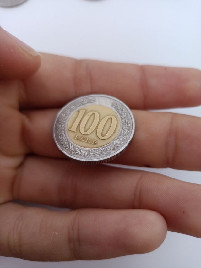 Moneda albanesa
