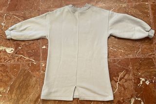 Sudadera gris anime (talla 9)