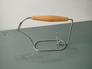 BOTELLERO METÁLICO.