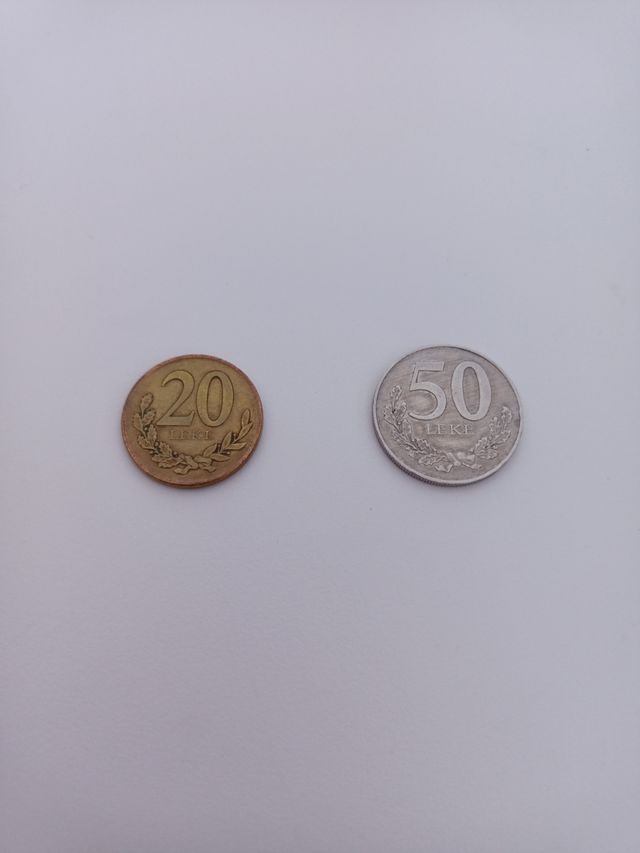 Monedas leke albanesas