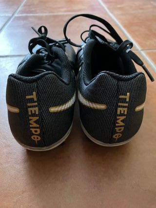 Botas fútbol Nike Tiempo niño núm. 33
