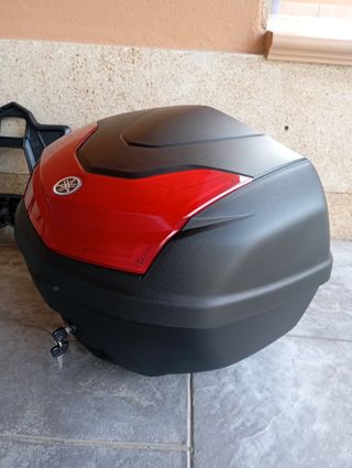 Maleta 39l y anclajes Yamaha tmax560 