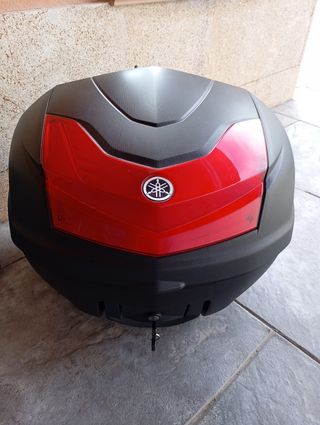 Maleta 39l y anclajes Yamaha tmax560 