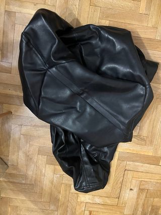 Puff de piel Aloja gato Preto