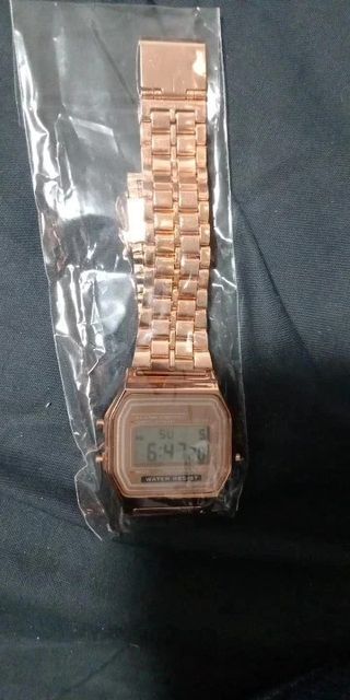 Montre rose doré waterproof genre casio