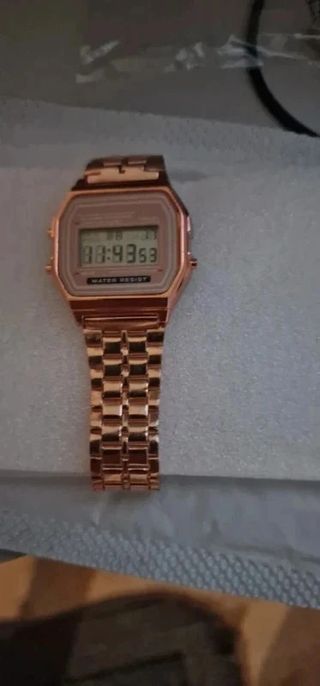 Montre rose doré waterproof genre casio