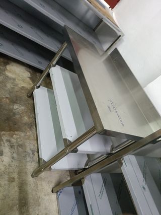 MESA ACERO CON BALDA 1M