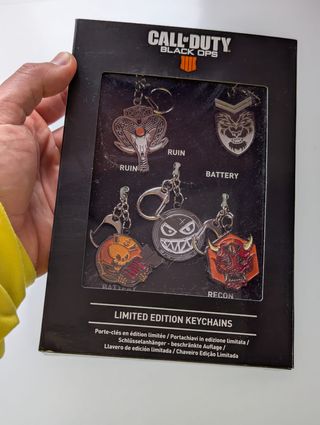 Pack 5 Llaveros Escudos COD Black Ops 4 Sin Abrir