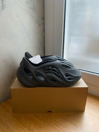 Adidas Yeezy Foam Carbon 
