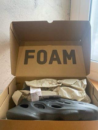 Adidas Yeezy Foam Carbon 