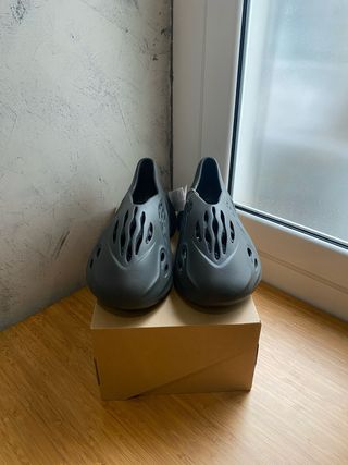 Adidas Yeezy Foam Carbon 
