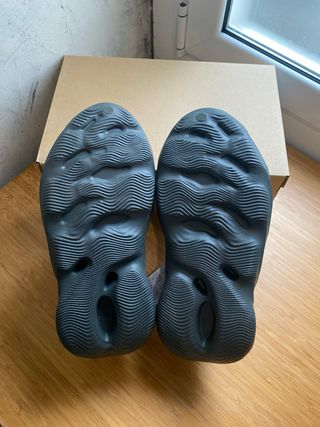 Adidas Yeezy Foam Carbon 
