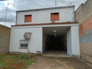 Casa, dos pisos, garage grande