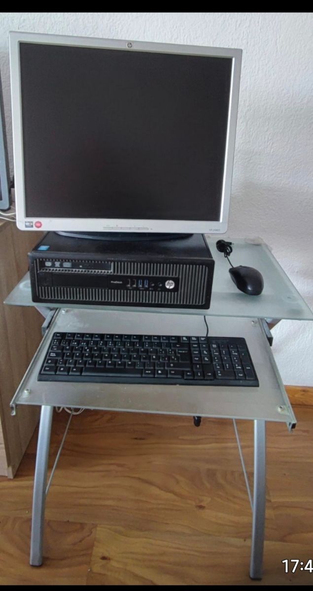PC- HP. Monitor, Mesa, Teclado y Mouse! TODO!