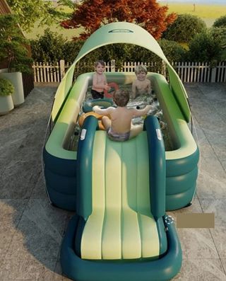 Piscina hinchable con tobogán