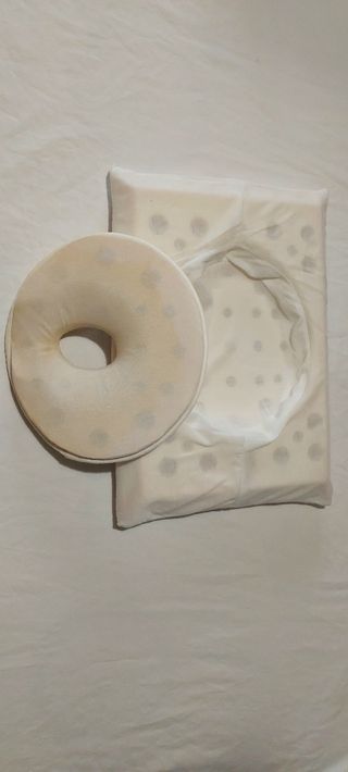 Almohada ergonómica de bebé