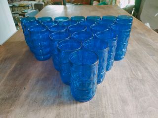 24 Vasos de cristal azul cobalto