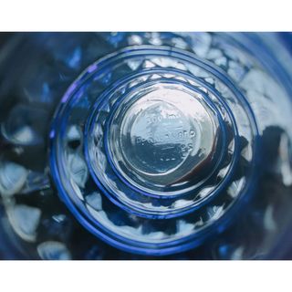 24 Vasos de cristal azul cobalto