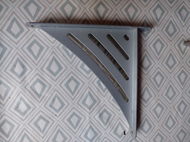 2 escuadras estantería