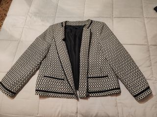 Traje chaqueta y falda elegante. 