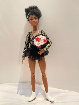 Barbie made to move patinadora