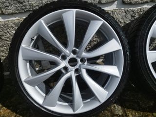 Neumáticos Tesla Model 3 20