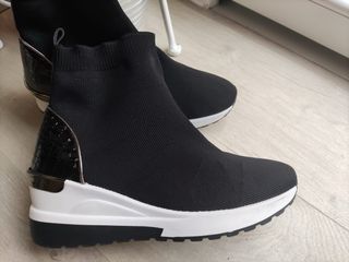 Botines con suela deportiva