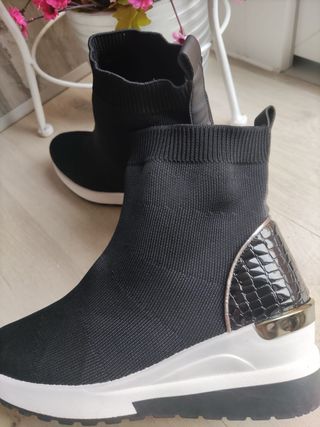 Botines con suela deportiva