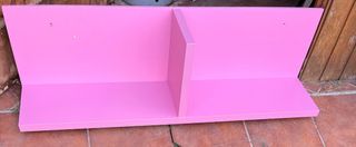 Estantería de habitación rosa