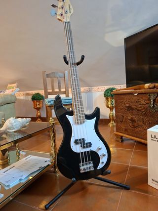 GUITARRA BASS BEHRINGER Y AMPLIFICADOR 