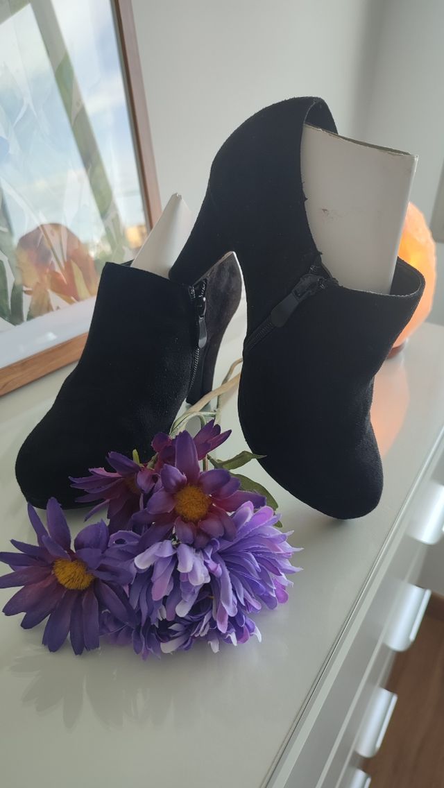 Botines de ante negros