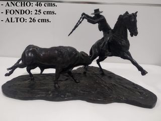Figura bronce rejoneador y toro