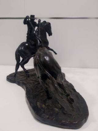 Figura bronce rejoneador y toro