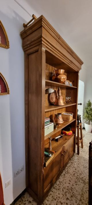 Librería hecha a mano