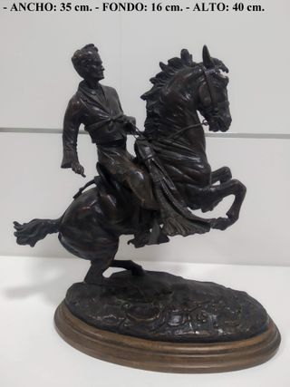 Figura jinete rejoneador de bronce
