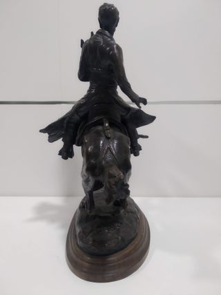 Figura jinete rejoneador de bronce