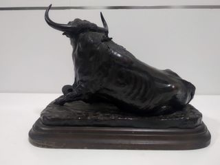 Figura toro moribundo de bronce