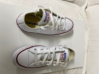 Deportivas Converse All Star de cuero.