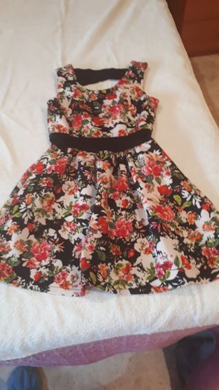 Vestido de flores de niña