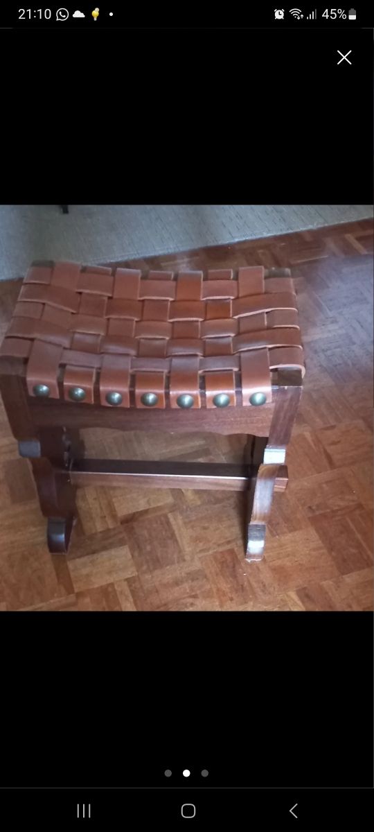 Banqueta antigua  de tiras de cuero y madera