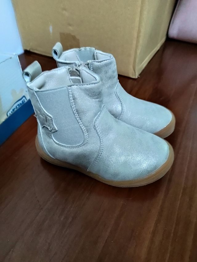 Botin niña n 22 color beige plata