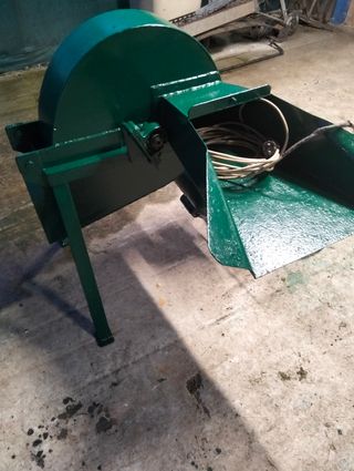 Maquina de triturar maíz.