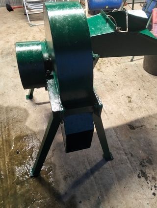 Maquina de triturar maíz.