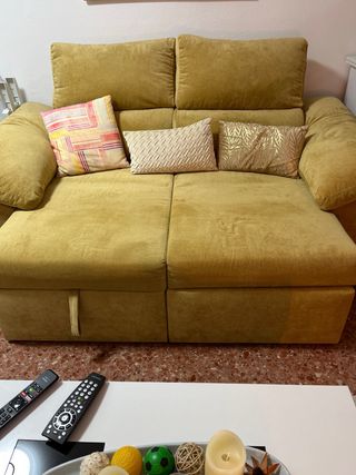 Sofa de dos plazas de terciopelo oro comodo