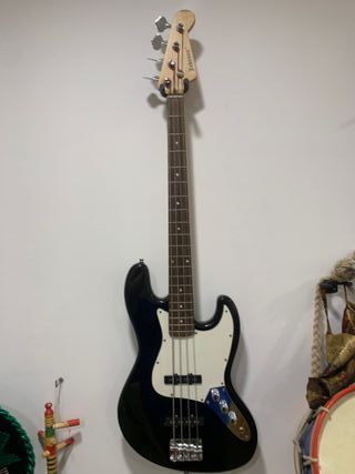 Bajo eléctrico Johnson negro