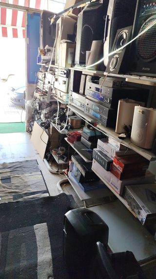 Altavices autoamplificados y mesas