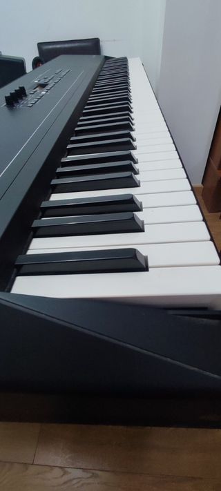 Piano _ controlador  Yamaha KX8