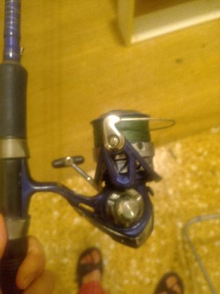 Caña,carrete y muchos señuelos