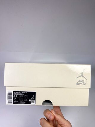 Air Jordan 4 Retro SB Navy: 42 EU / 8.5 US