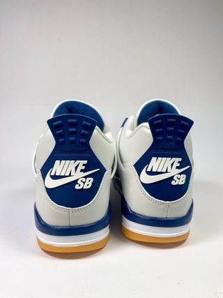 Air Jordan 4 Retro SB Navy: 42 EU / 8.5 US